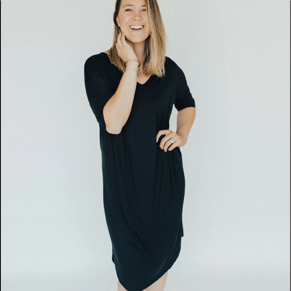 Carly Jean Los Angeles Black Favorite Midi-Dress. Size Small.